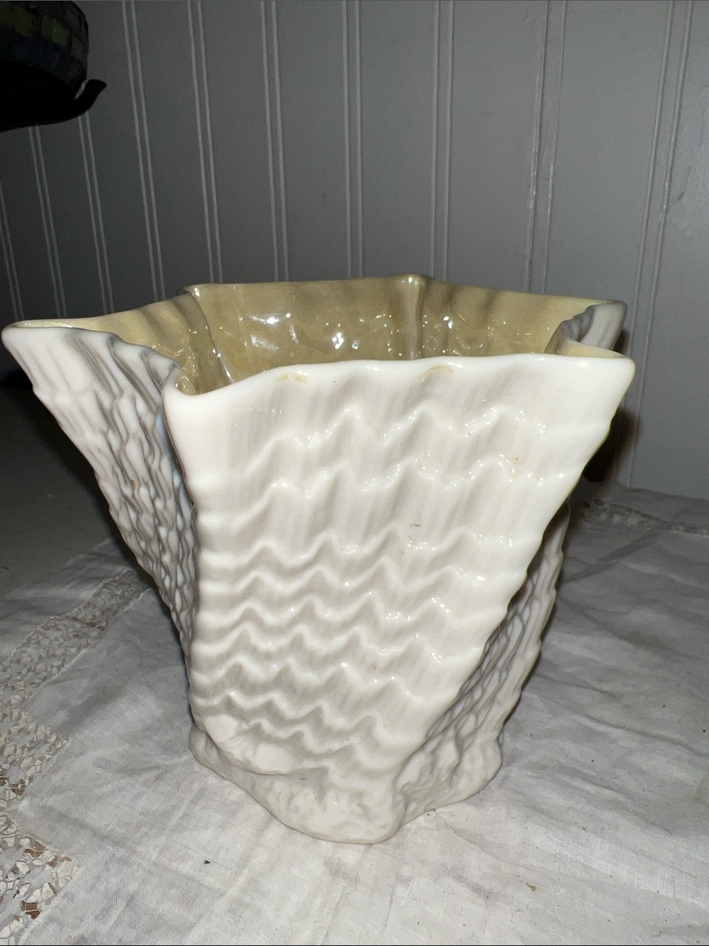 Belleek Ireland Shell Vase – Parian China – Crown Mark 1965–1980 – REG No. 0857